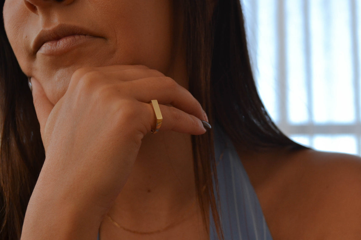 6k Gold Slim Rectangle Signet Ring