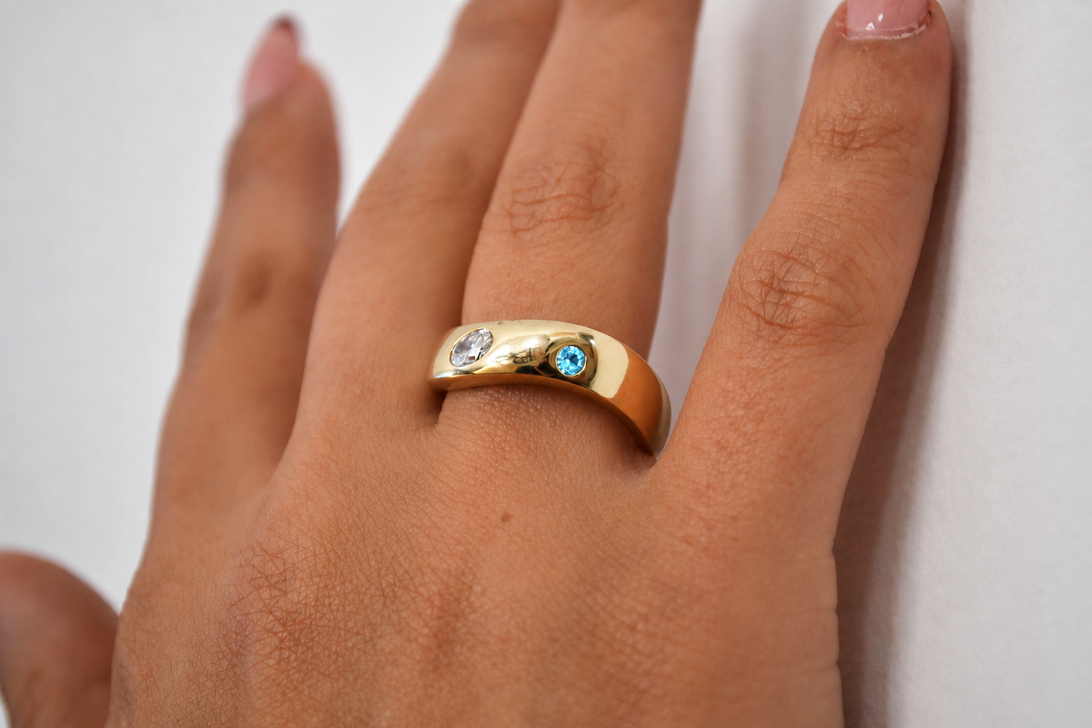 6K Gold Diamond and Topaz Stride Ring