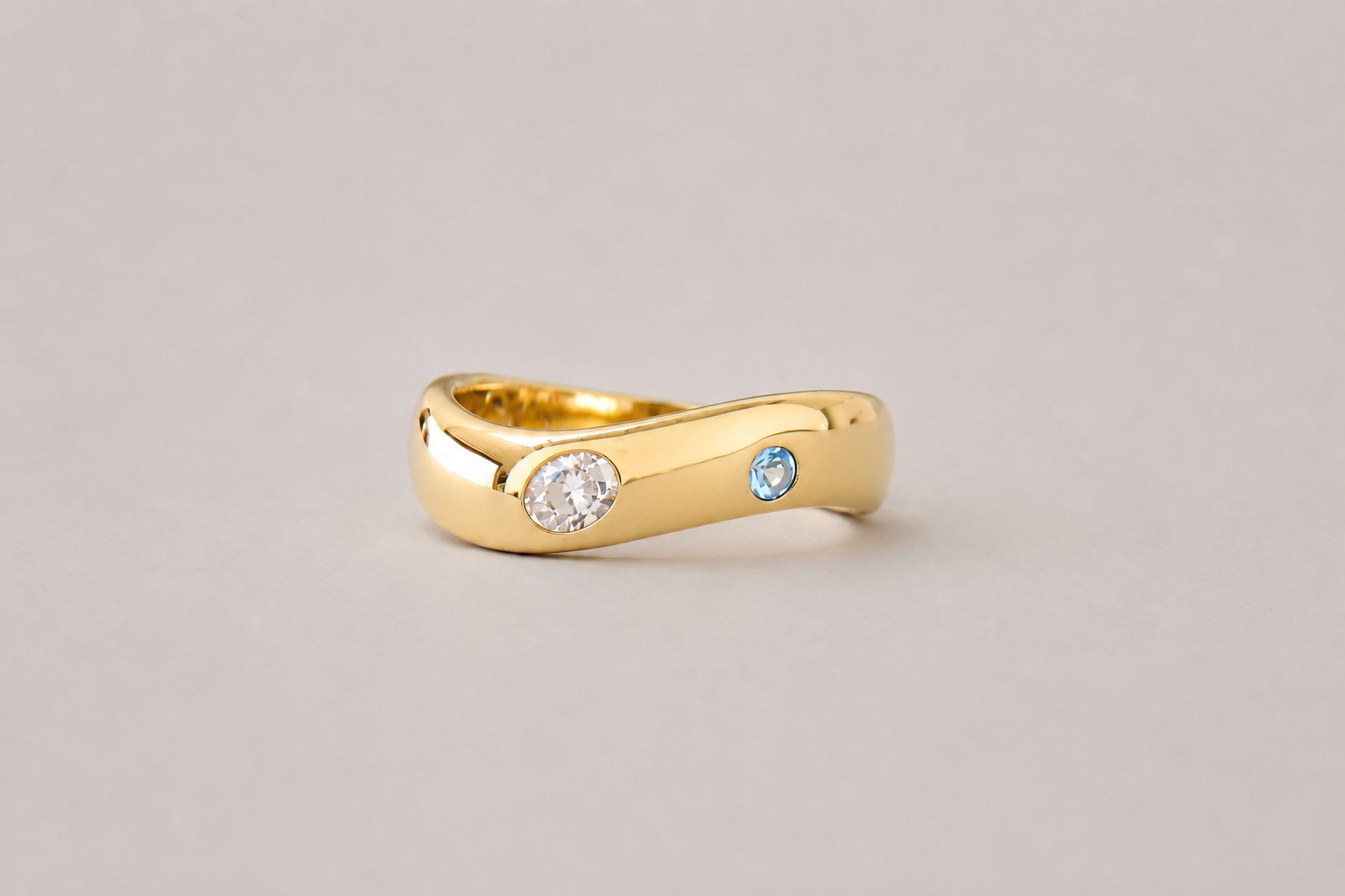 6K Gold Diamond and Topaz Stride Ring