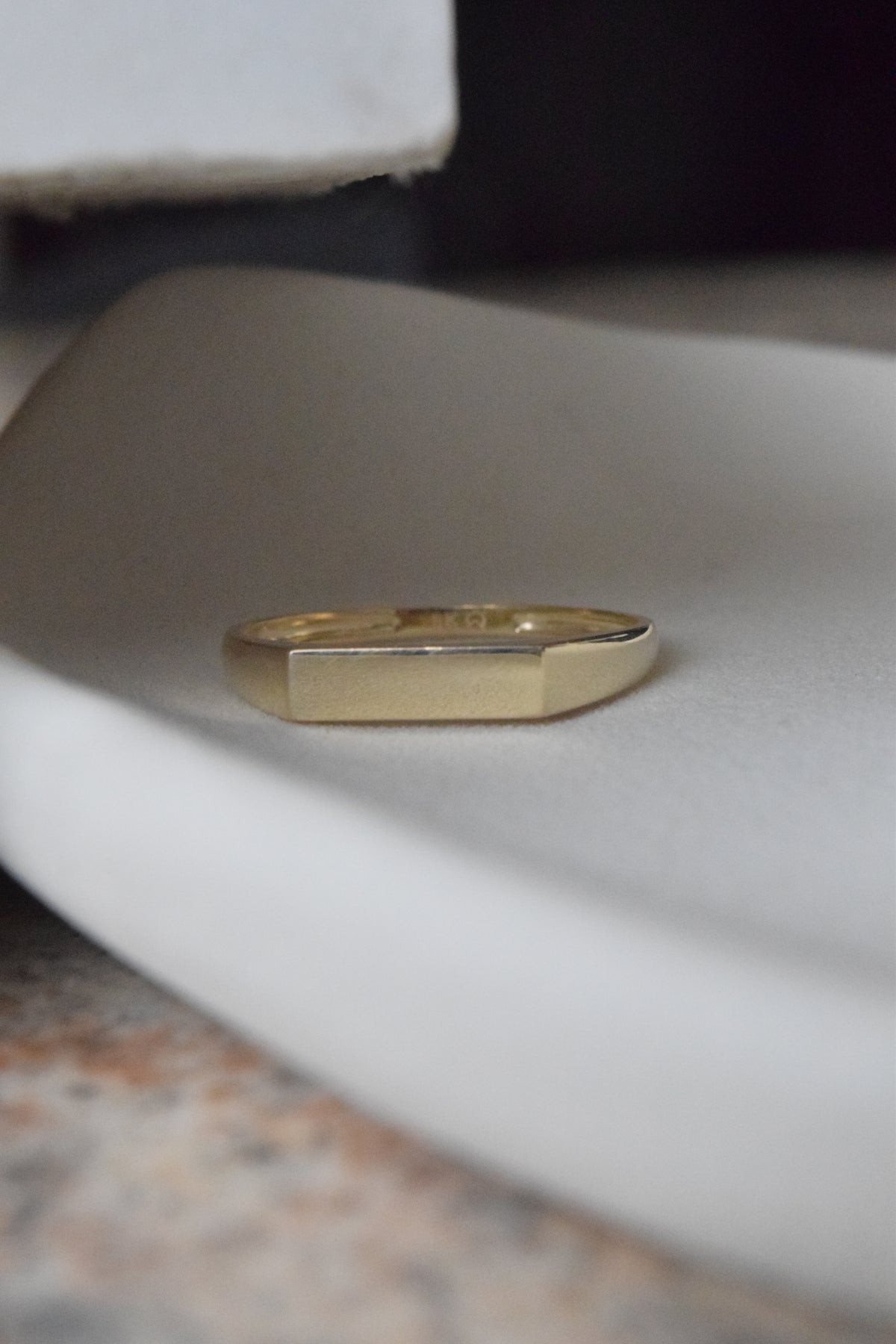 6k Gold Men's Slim Rectangle Signet Ring